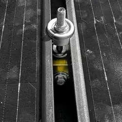 Cost-effective and fast AceClamp railless solar racking system for solar installations